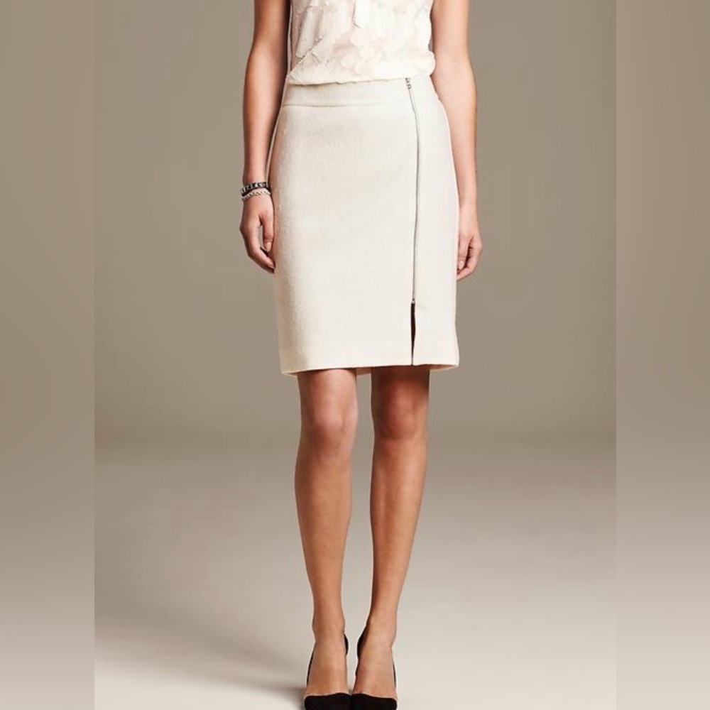 Banana Republic Boucle Side Zip Skirt Elegant Cream Rayon Wool Blend Size